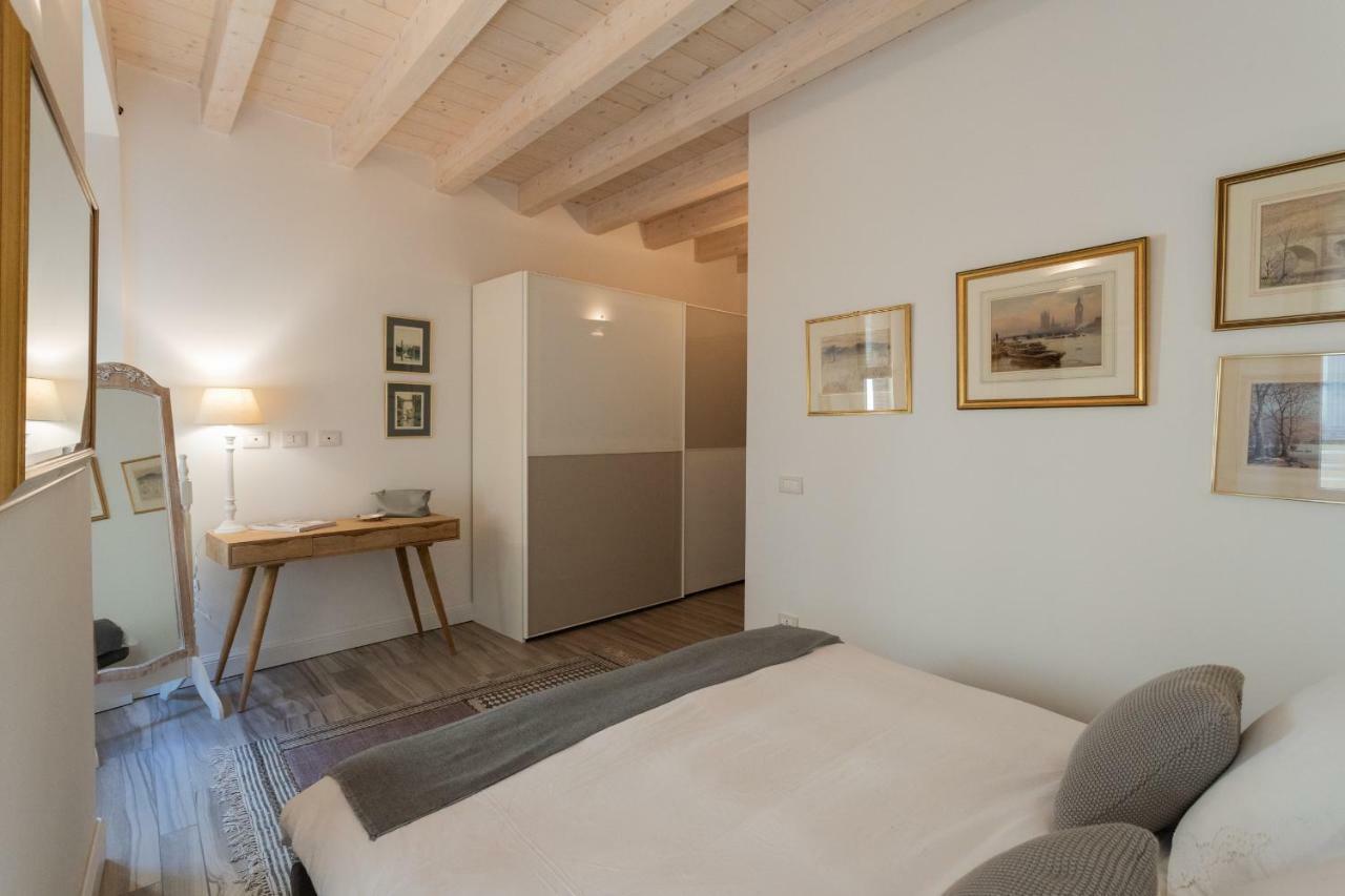 White Suite With Private Terrace By Rent All Como Eksteriør billede