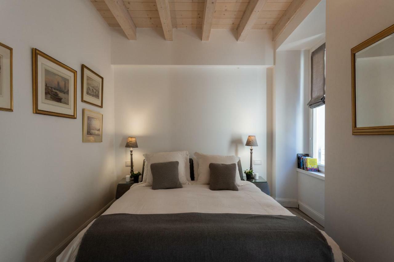White Suite With Private Terrace By Rent All Como Eksteriør billede